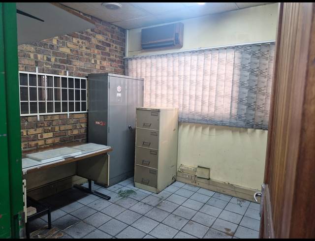 356M² BUILDING FOR SALE IN SPRINGS CENTRAL